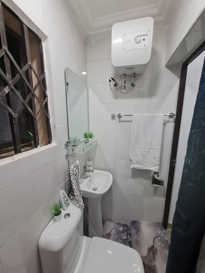 Nesta Barron -Home Away From Home North Legon Exterior foto