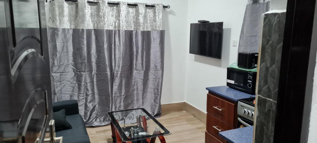 Nesta Barron -Home Away From Home North Legon Exterior foto