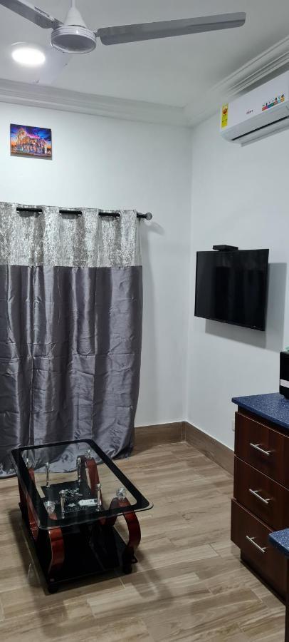 Nesta Barron -Home Away From Home North Legon Exterior foto