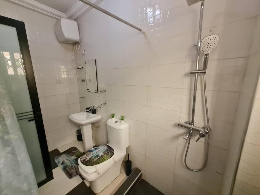 Nesta Barron -Home Away From Home North Legon Quarto foto