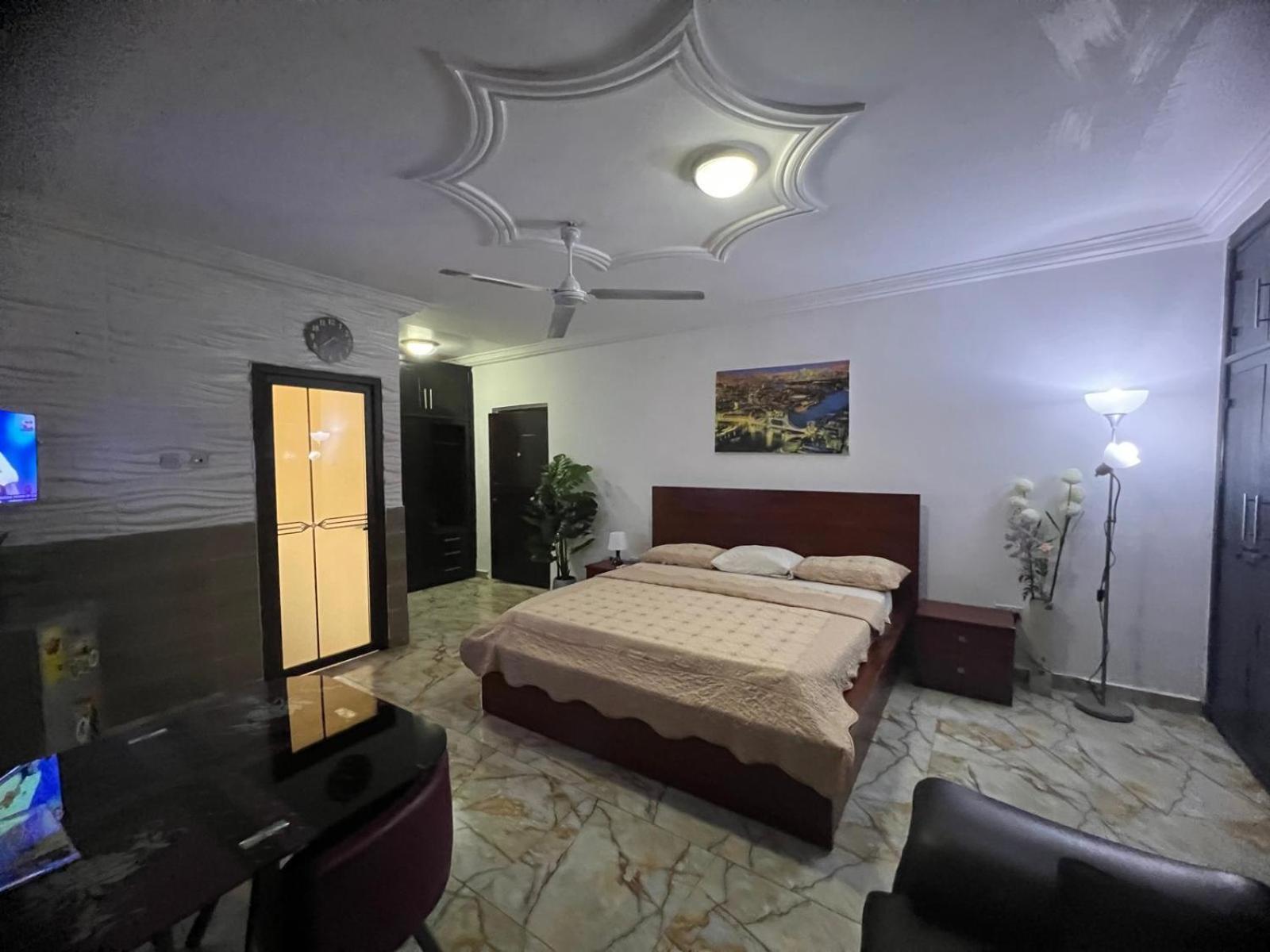 Nesta Barron -Home Away From Home North Legon Exterior foto