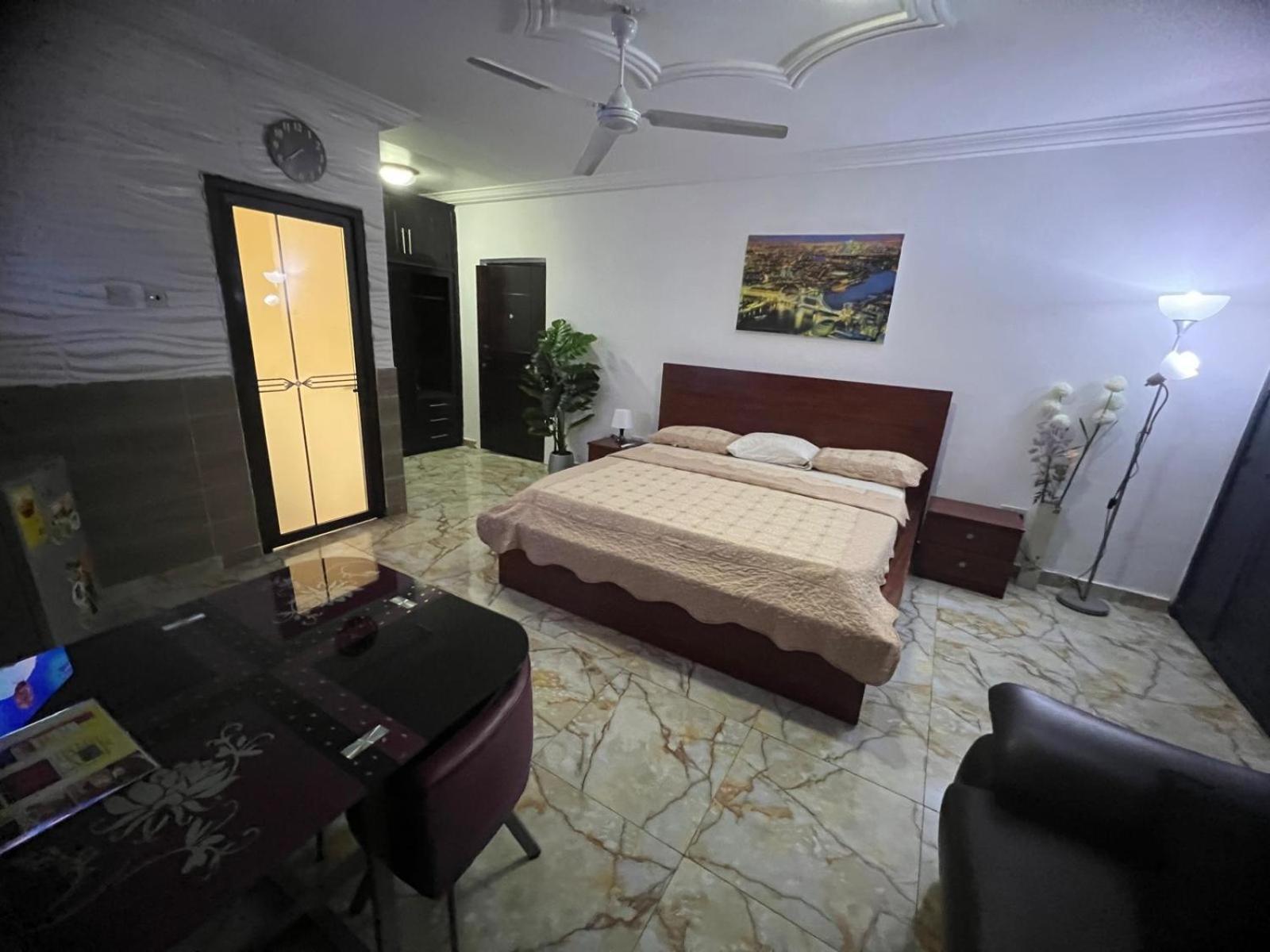 Nesta Barron -Home Away From Home North Legon Exterior foto