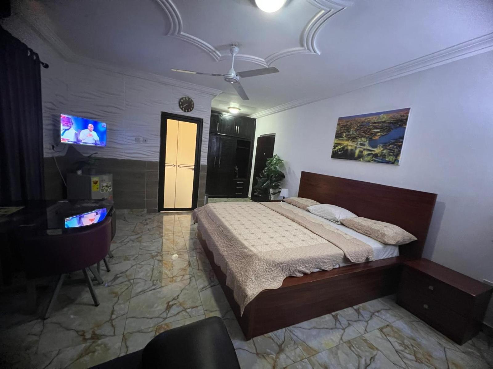 Nesta Barron -Home Away From Home North Legon Exterior foto