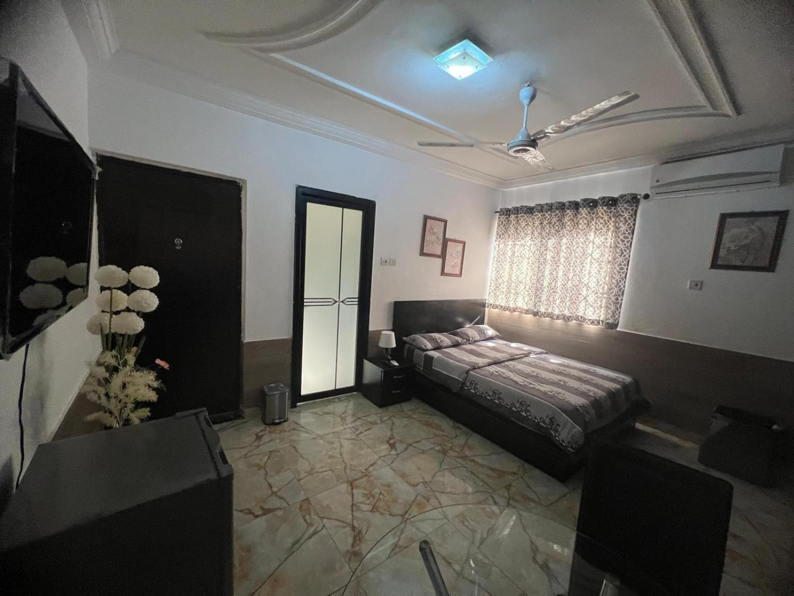 Nesta Barron -Home Away From Home North Legon Exterior foto